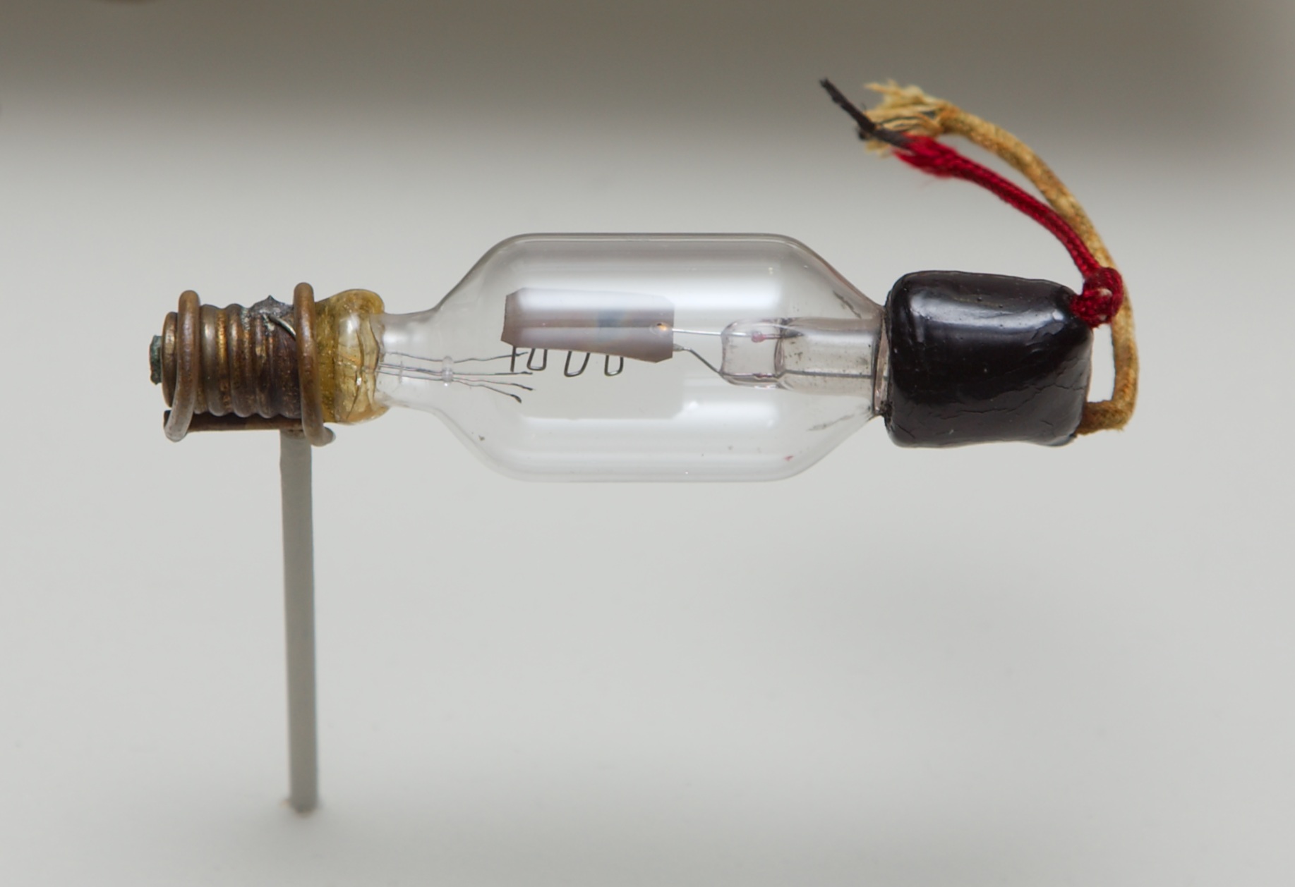 triode tube - Tech History Today